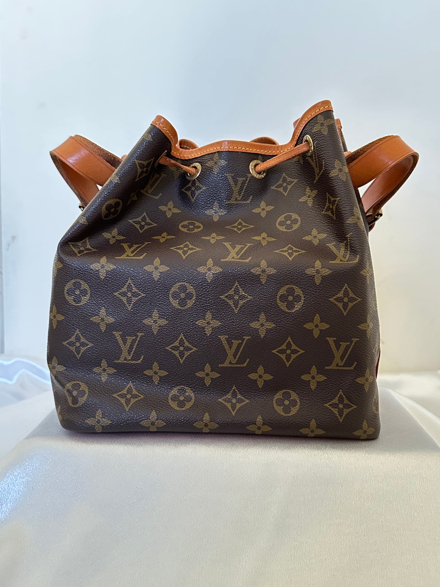 SOLD-Louis Vuitton Monogram Petite Noe M42226