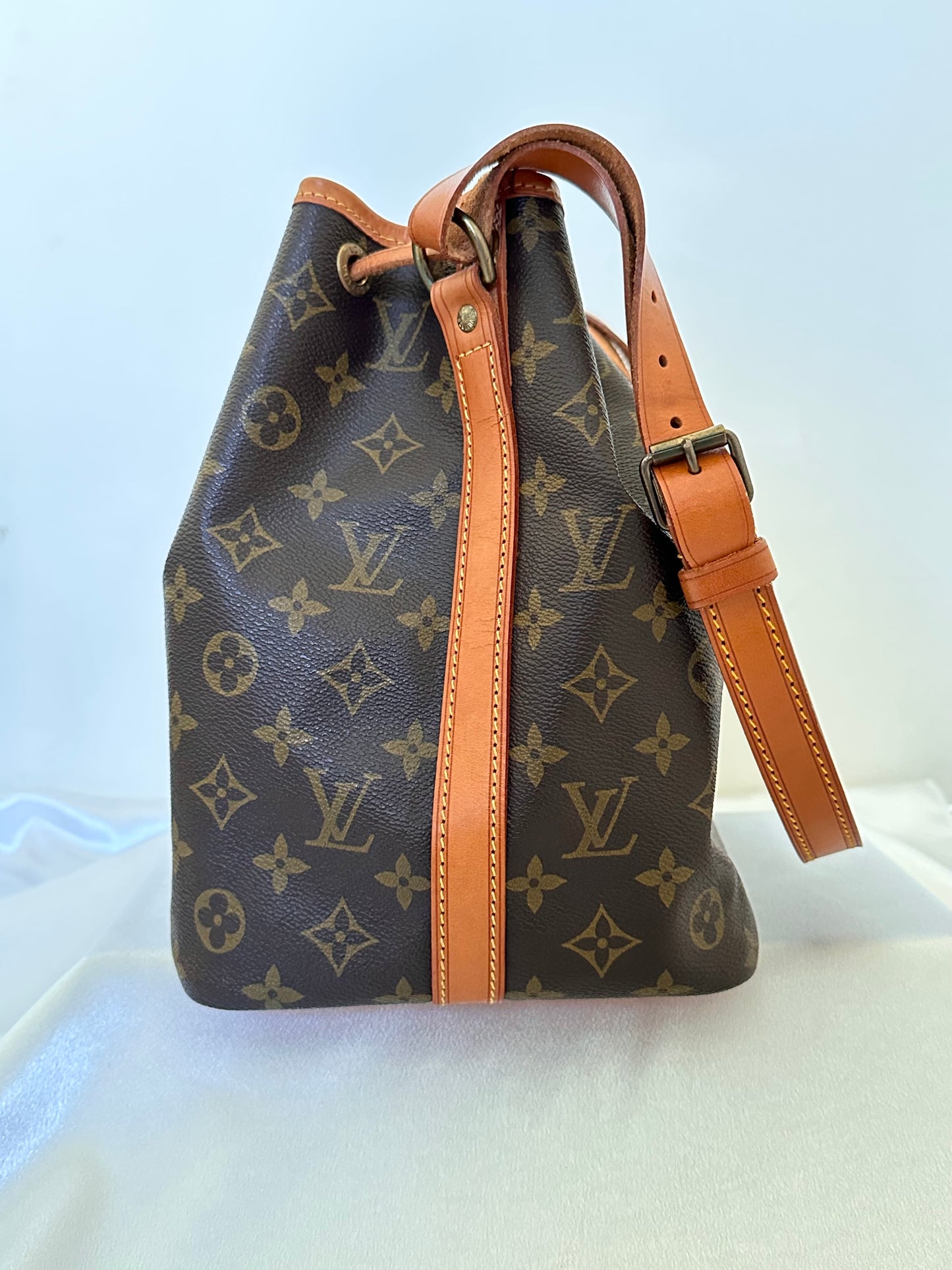 SOLD-Louis Vuitton Monogram Petite Noe M42226
